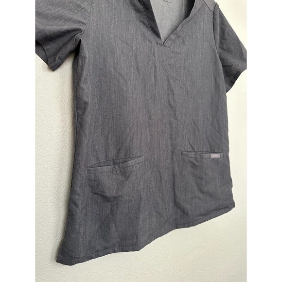 FIGS Casma Three-Pocket Scrub Top Gray V-Neck Size Medium Women's FW1100 - Picture 5 of 10